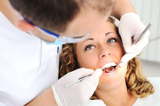 Lấy tuỷ răng xong bị sưng có sao không và  xử lý như thế nào?