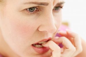 Răng bị lung lay có nên nhổ hay không?